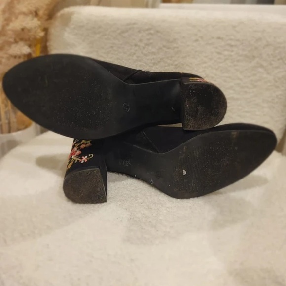 Marks & Spencer Black Floral Heeled Boots - Picture 4 of 5